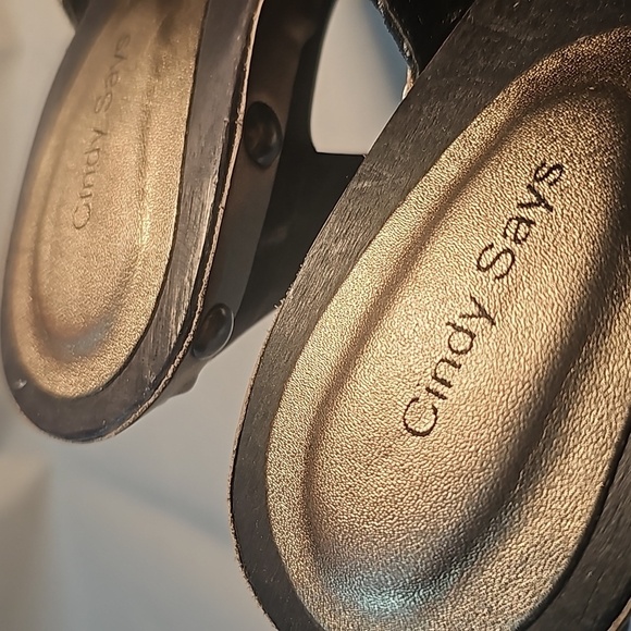 Cindy says, Black Heeled Clogs - Picture 3 of 8
